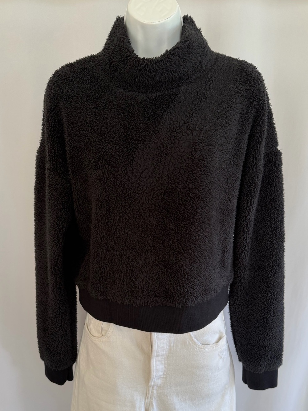 Beyond Yoga All Time Cropped Pullover Black Sherpa Fleece Size Small